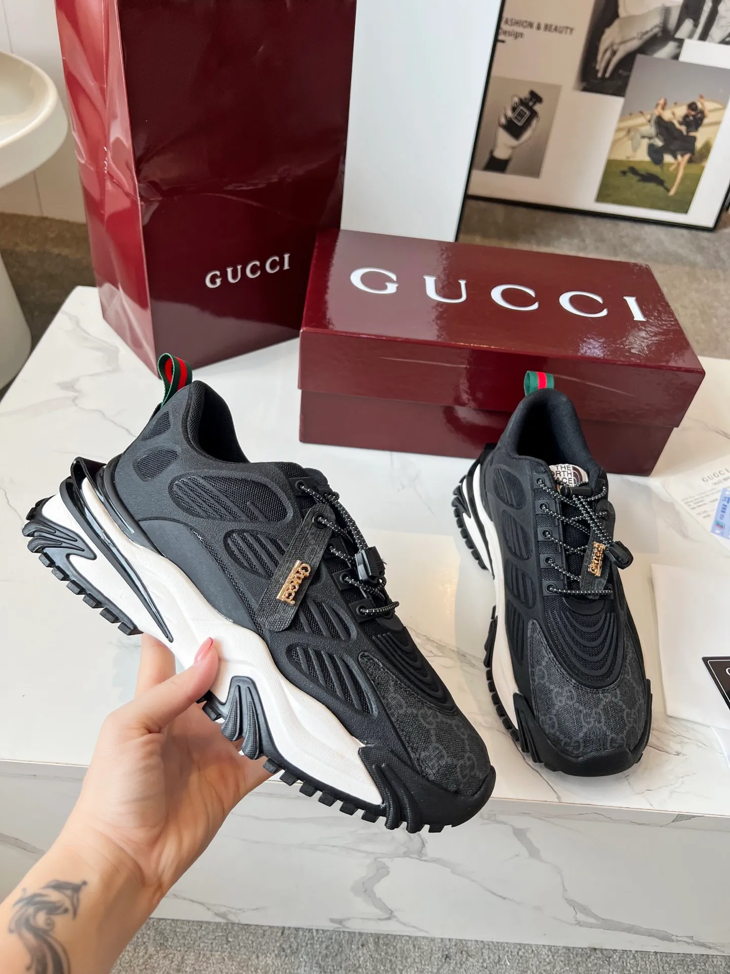 👟👟Ex-factory price 560👟👟 ❤️‍🔥❤️‍🔥❤️‍🔥Gucci series 2.0 sports shoes are made with heavy investment❤️‍🔥❤️‍🔥❤️‍🔥Renewed interpretation of the brand's iconic striped webbing elements😍😍When retro genes collide with futuristic design🎊🎊This new pair of Gucci shoes directly reaches the trend threshold💥 ✔️Caron color contrast + classic stripes, GG reflective piping, visual impact, and comes with high-light filter when out on the street ✔️Multi-layer structure of different materials, mesh breathability, leather shaping, outsole EVA foam and TPU combination😍😍😍Fashion and practicality online ✔️Details of double G midsole + iconic double G lock shoelaces, retro DNA is crazy and restless, and every step is based on the trendy aesthetic❤️❤️❤️❤️ Matching code: male 39-44